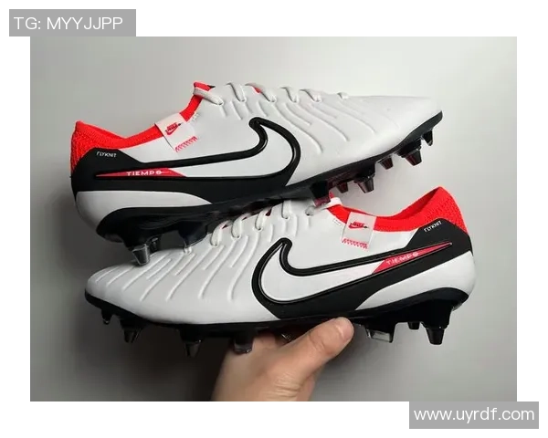 阿仕利塔足球鞋助力球星突破极限展现卓越技艺打造专属球场传奇