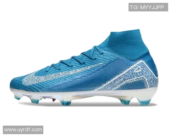 高帮足球鞋助力球星们展现独特风采与卓越表现